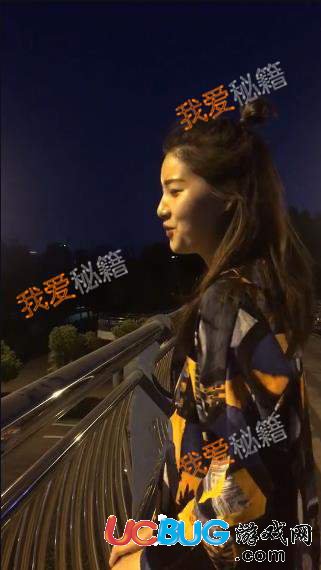 抖音在欄桿上唱可能否的美女叫什么 她的抖音ID是多少